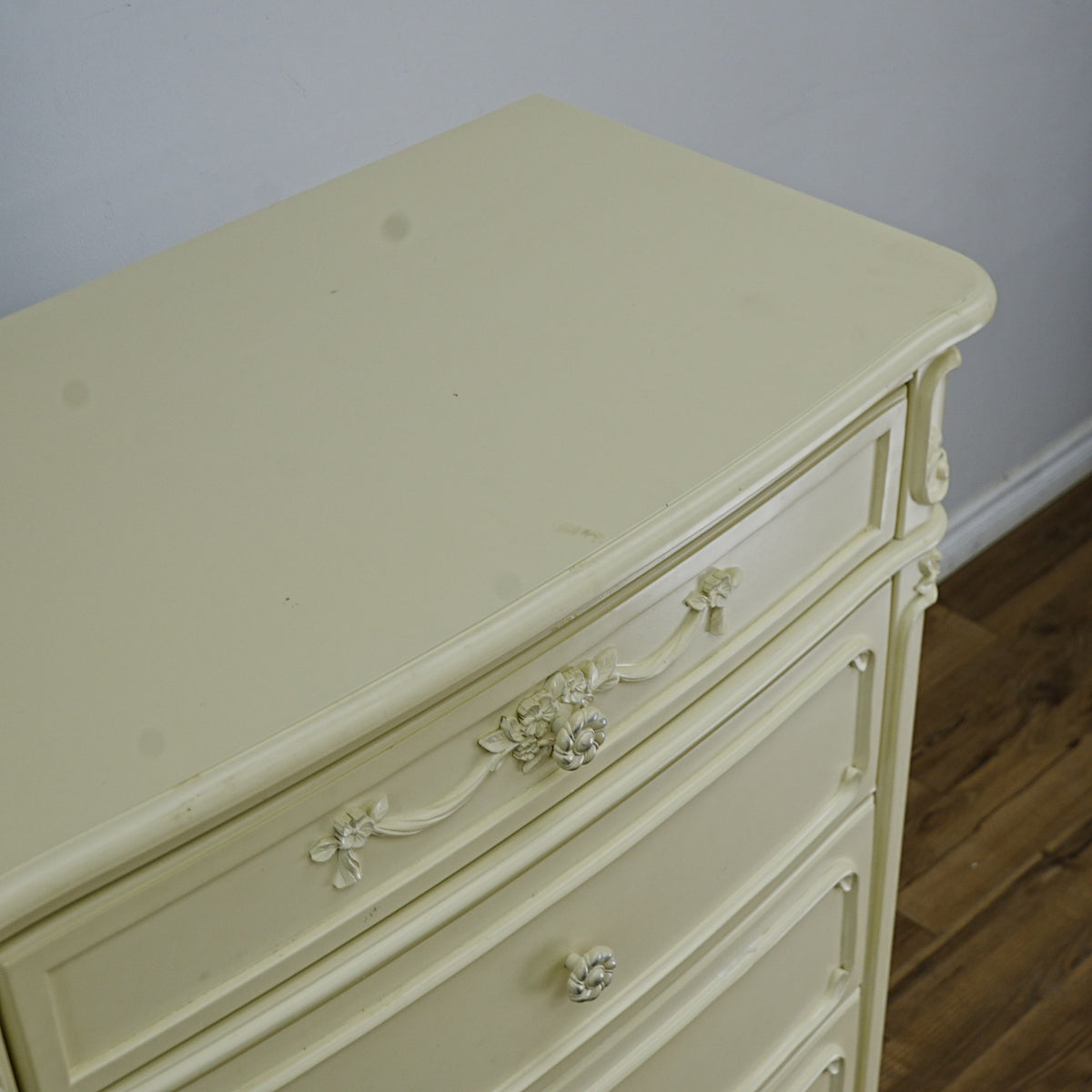 33x18x48-Inch – Victorian Cream Tall Chest with Ornate Carvings, 5 Drawer