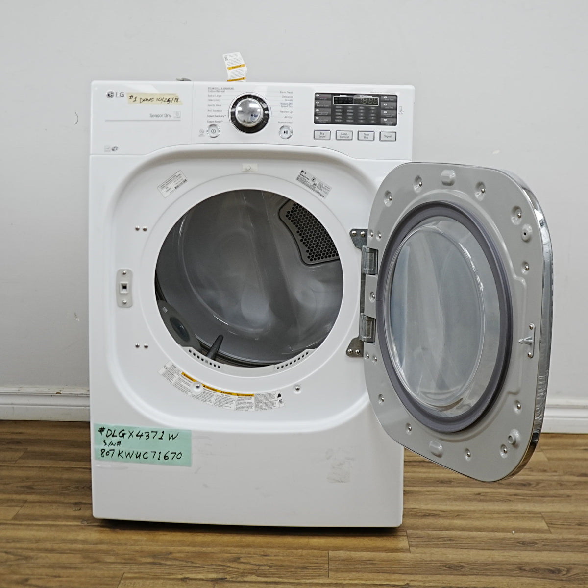 LG 27" Gas Dryer, 7.4 cu ft, TurboSteam — DLGX4371W