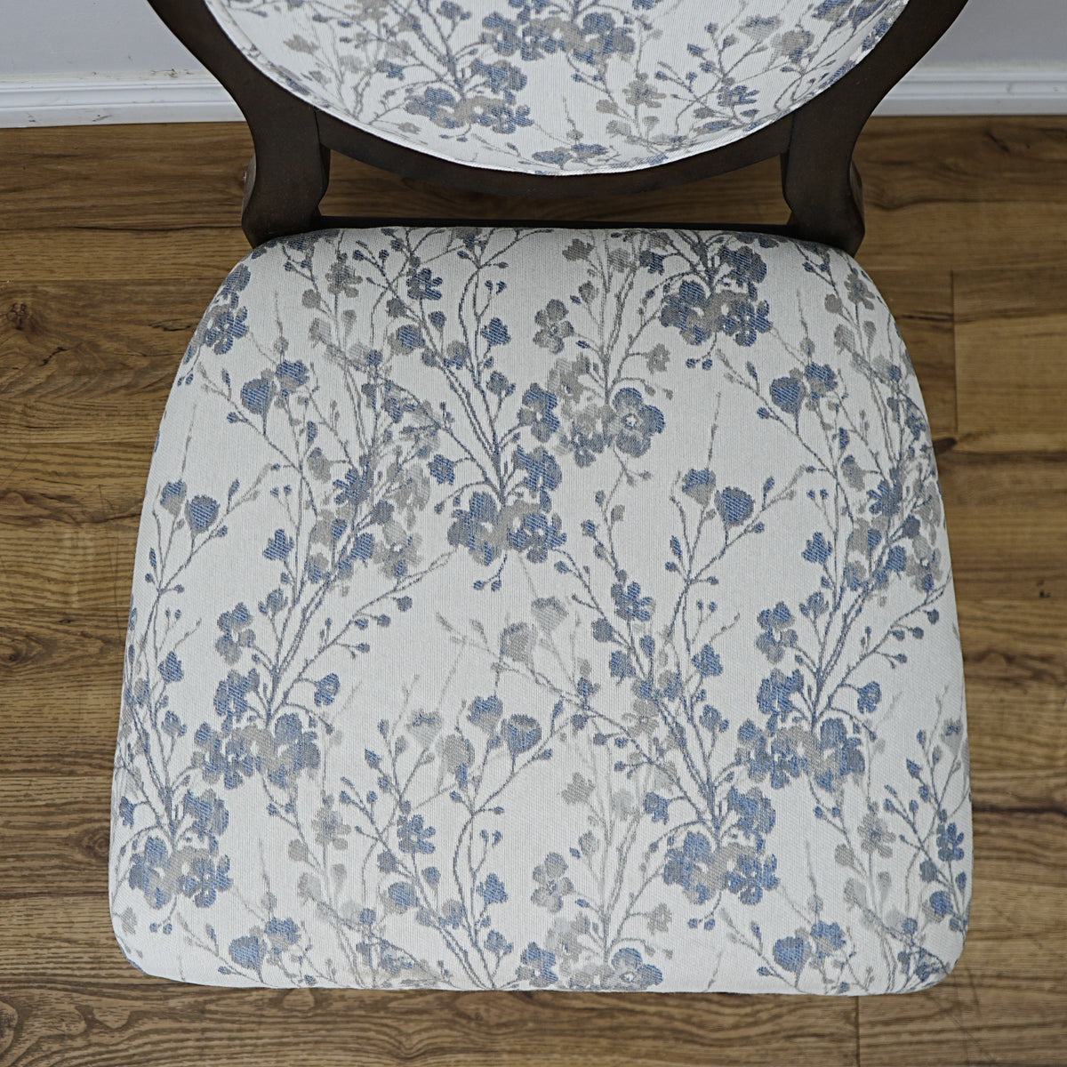 22×26×38–Inch Side Chair – Floral Upholstery, Oval Back