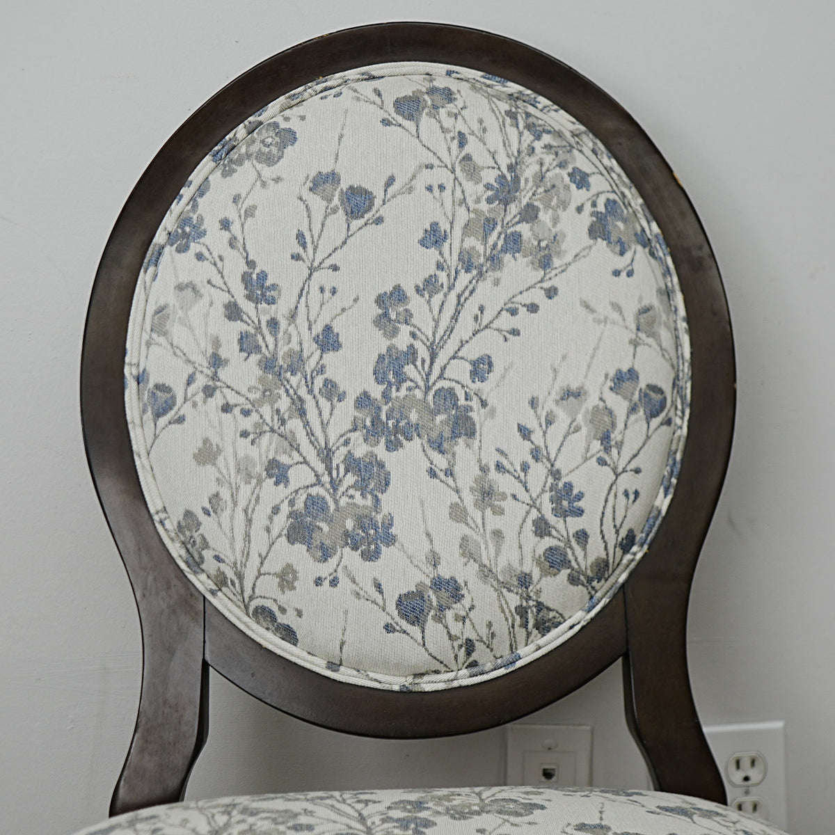 22×26×38–Inch Side Chair – Floral Upholstery, Oval Back