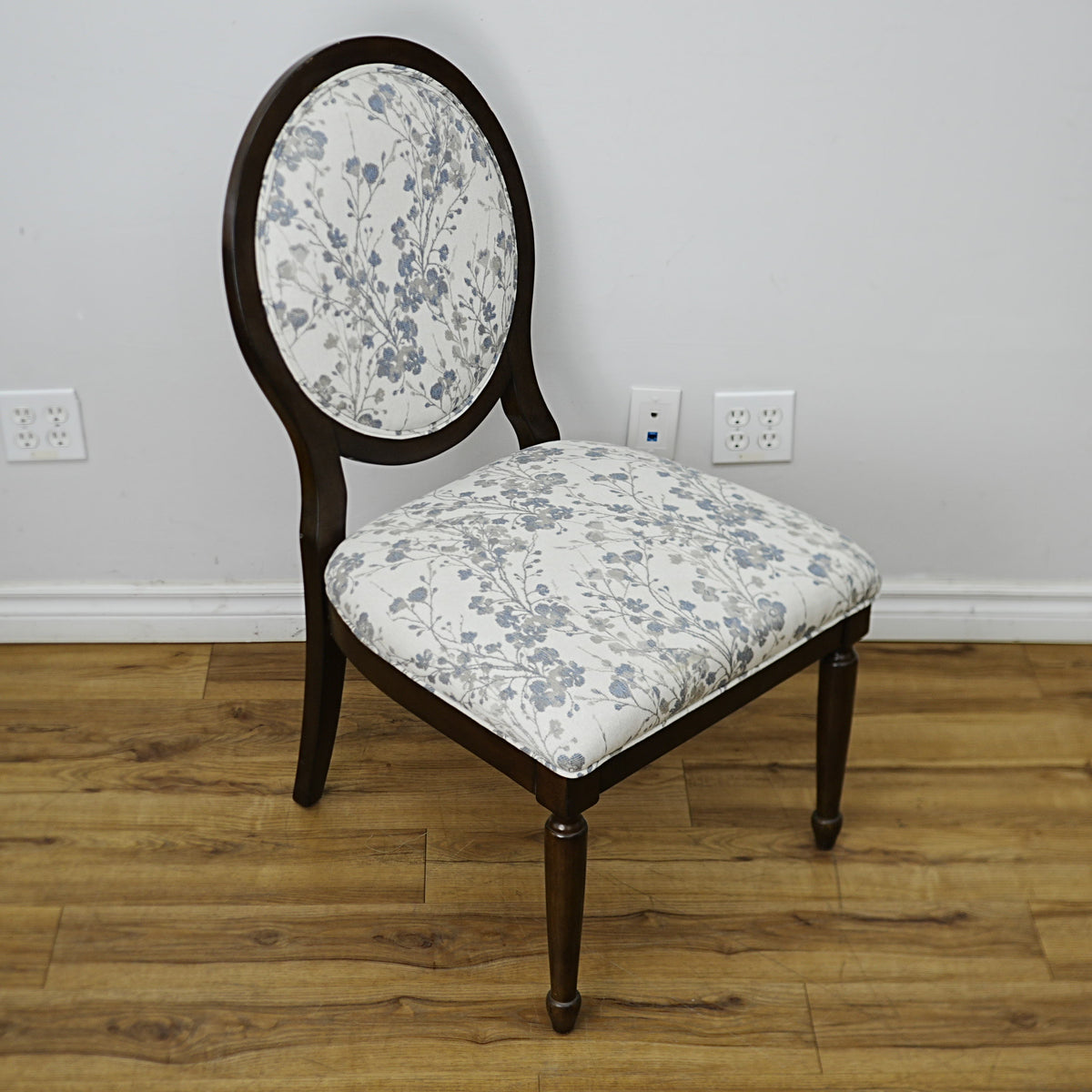 22×26×38–Inch Side Chair – Floral Upholstery, Oval Back