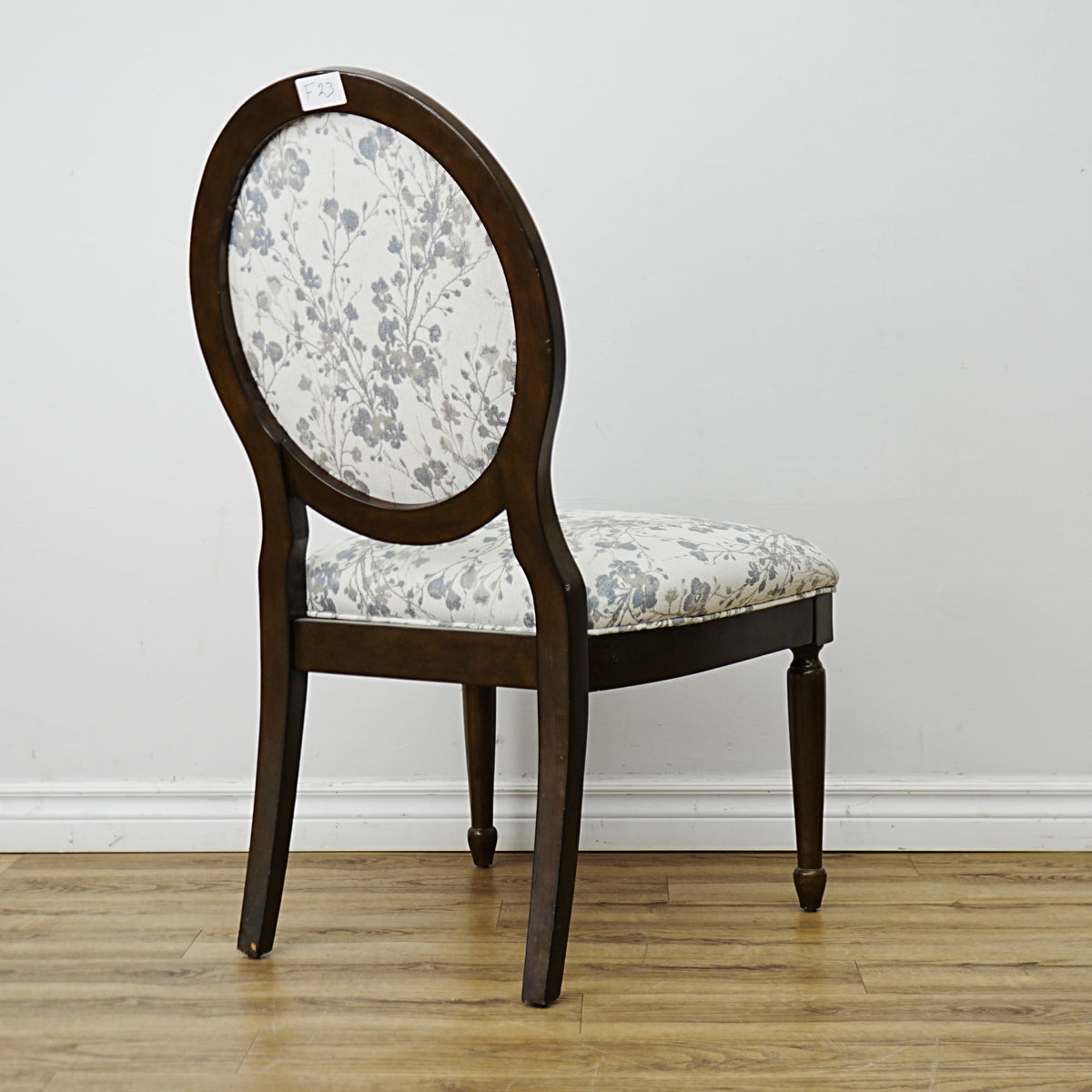 22×26×38–Inch Side Chair – Floral Upholstery, Oval Back