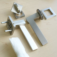 Louisiana Privacy Lever Set on Square Roses, Right H, 8025LOUESRMR15S