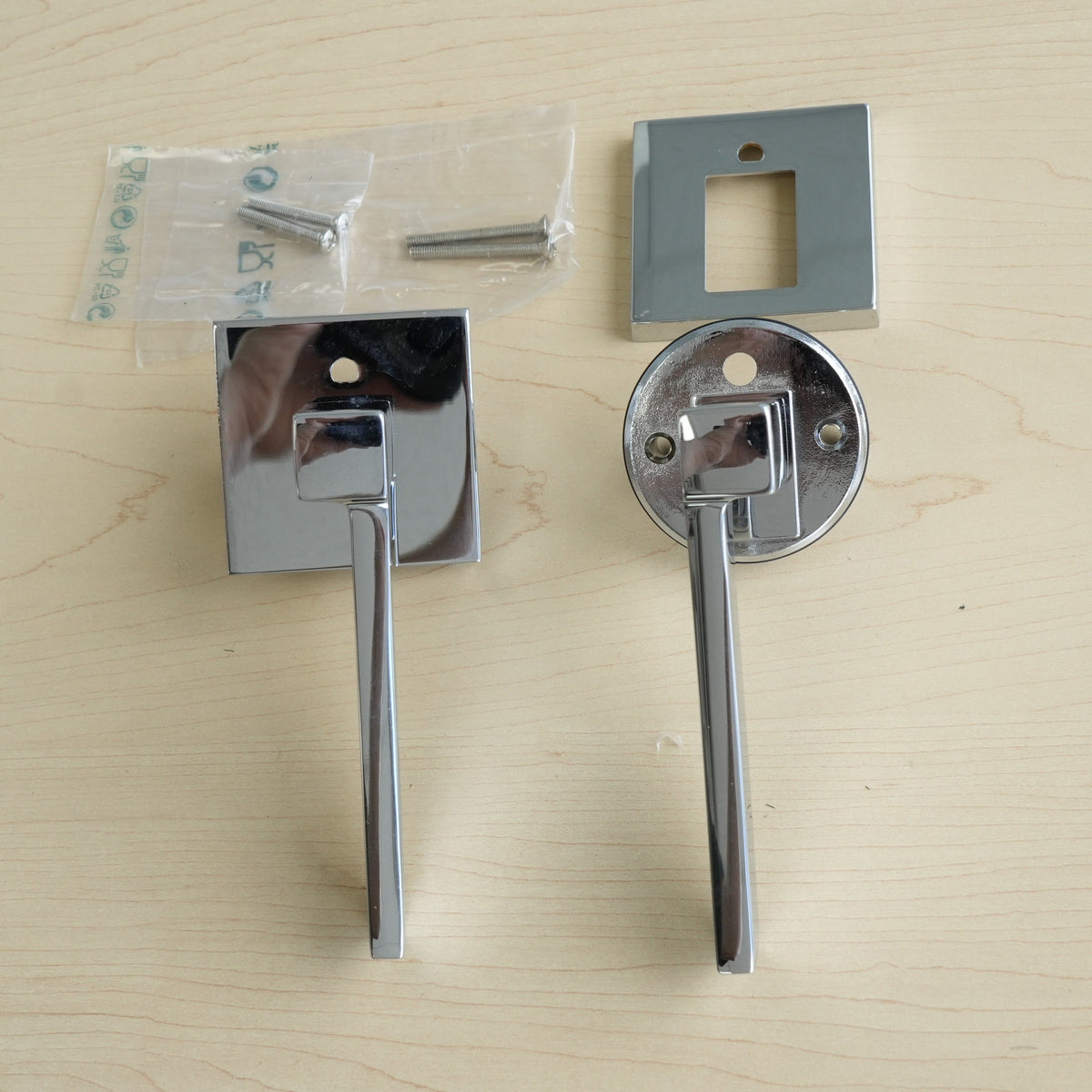 Louisiana Privacy Lever Set, Right H, Polished Chrome, 2001LOUSRRH26