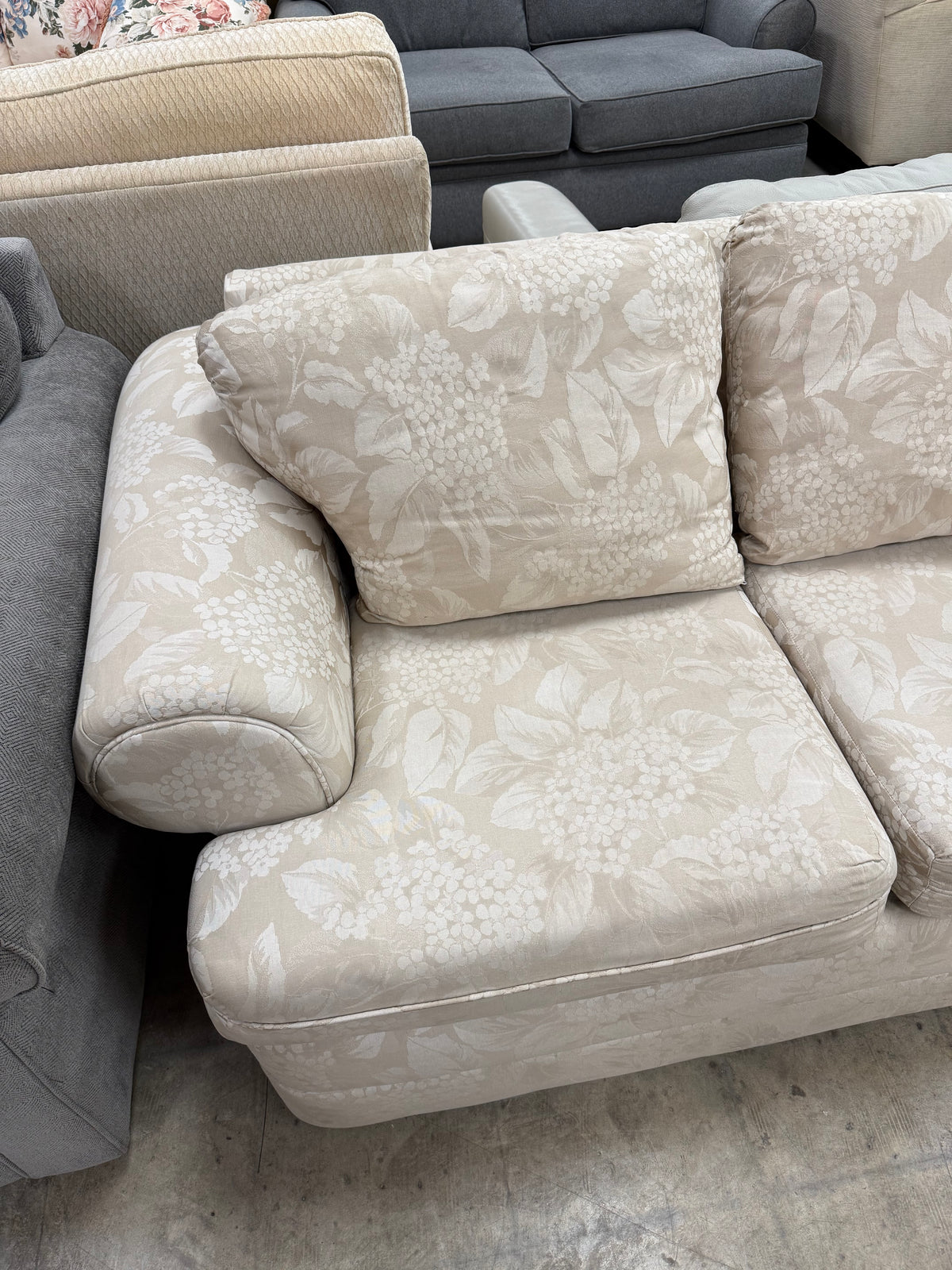 Traditional Floral Damask Cream Loveseat