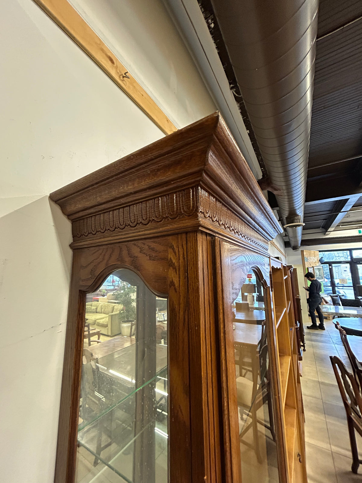 Napoli Traditional Curio Cabinet (Key included)