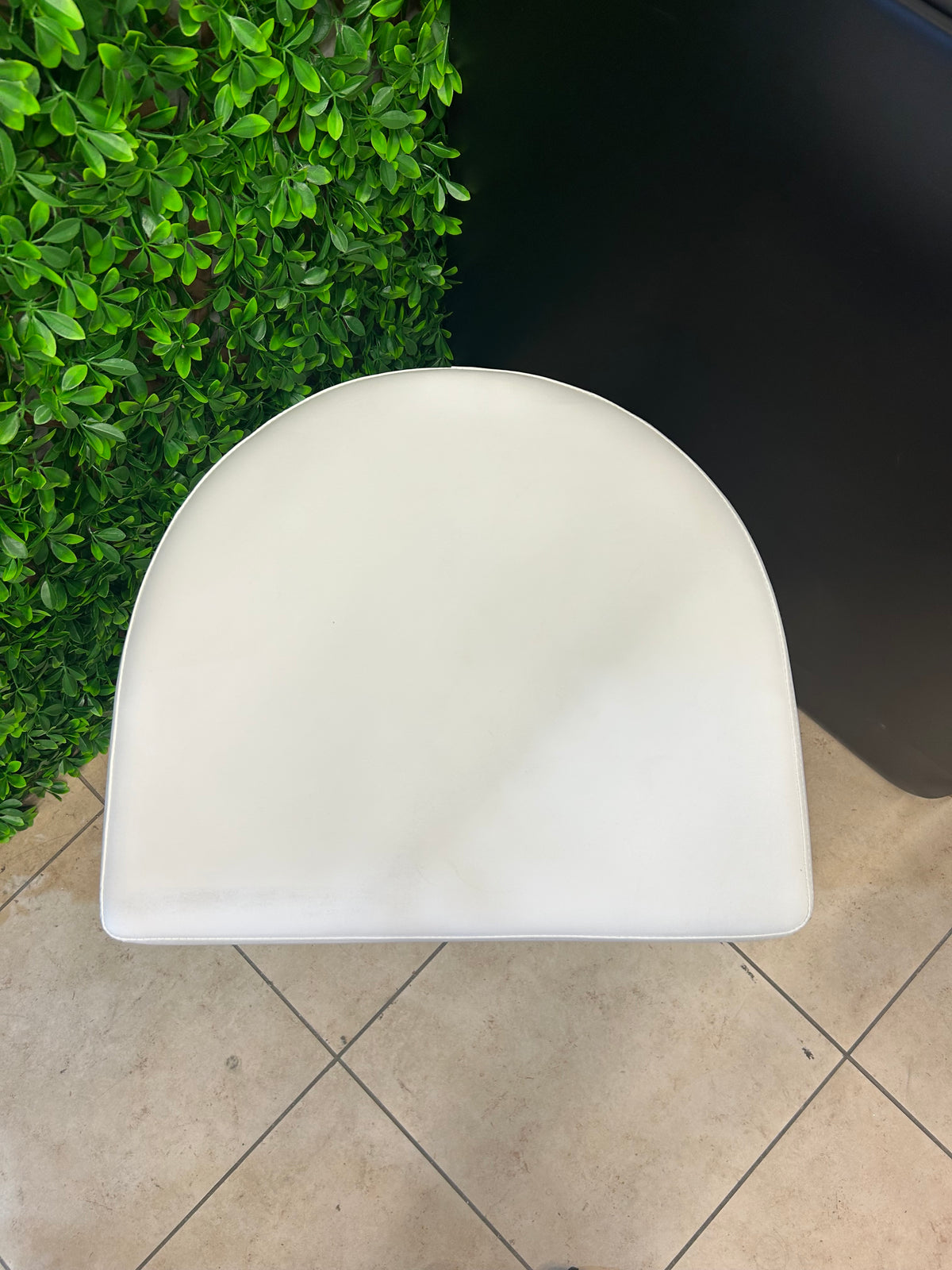 Kursi Barstools (A pair)