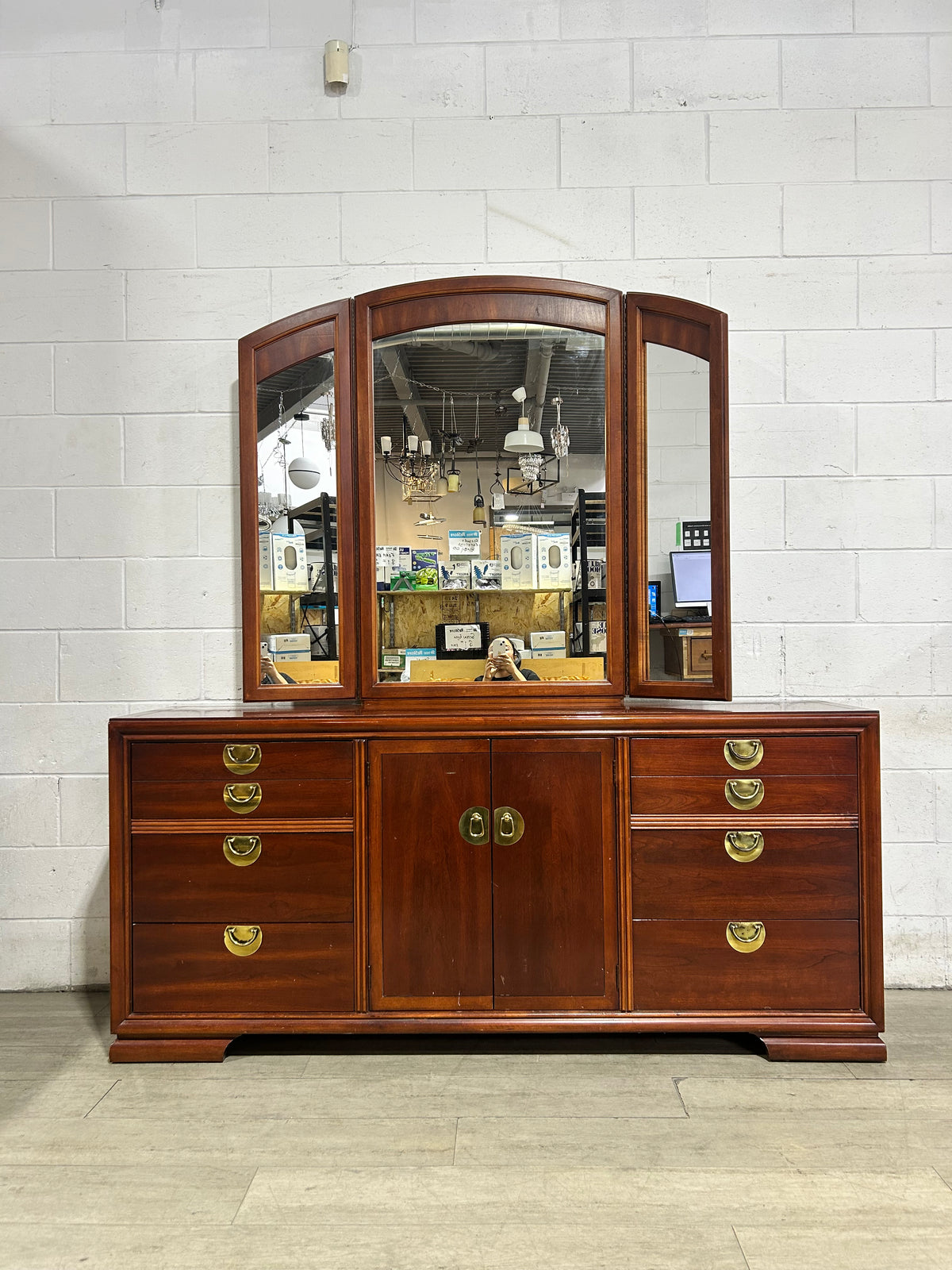 KROEHLER Vanity Dresser with Trifold Mirror