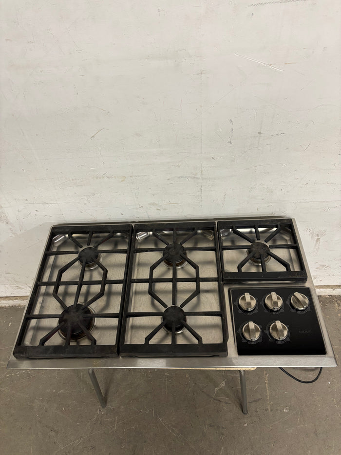 Wolf CT36GS 36 Inch Gas Cooktop with 5 Dual-Stacked Sealed Burner