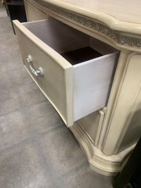 Light Cream Vintage Dresser W/ 3 Drawer