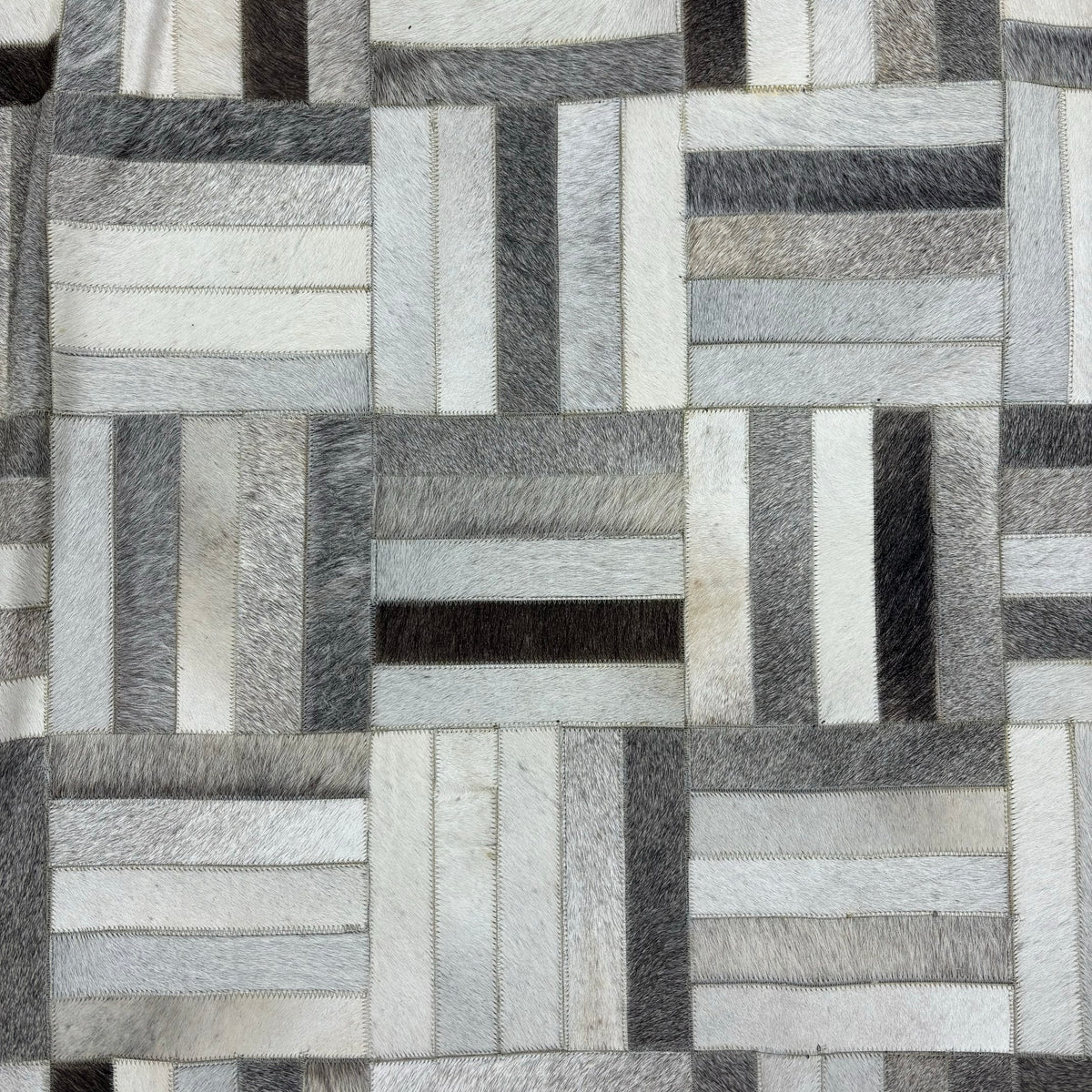 6×9-ft Grey & White Patchwork Rug – Hand-Stitched Cowhide, 250
