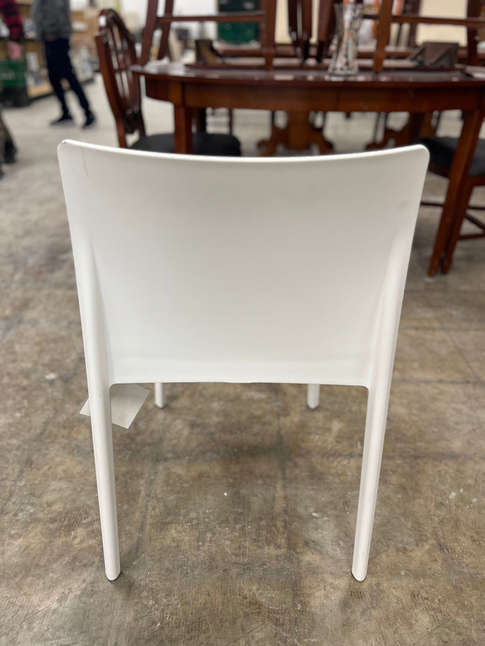 White Plastic Chair w/ Plastic Legs