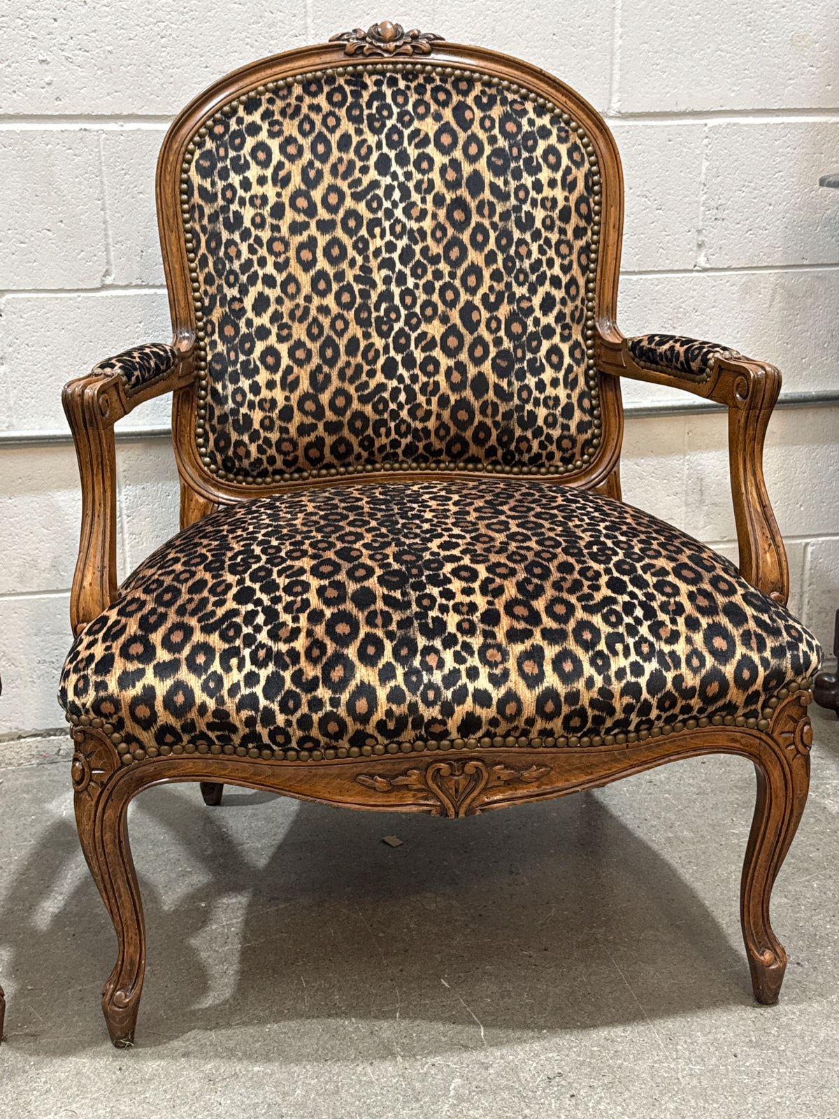 Vintage French Louis XV-style Carved Wood Armchair Featuring Striking Leopard-Print Upholstery and Elegant Cabriole Legs.