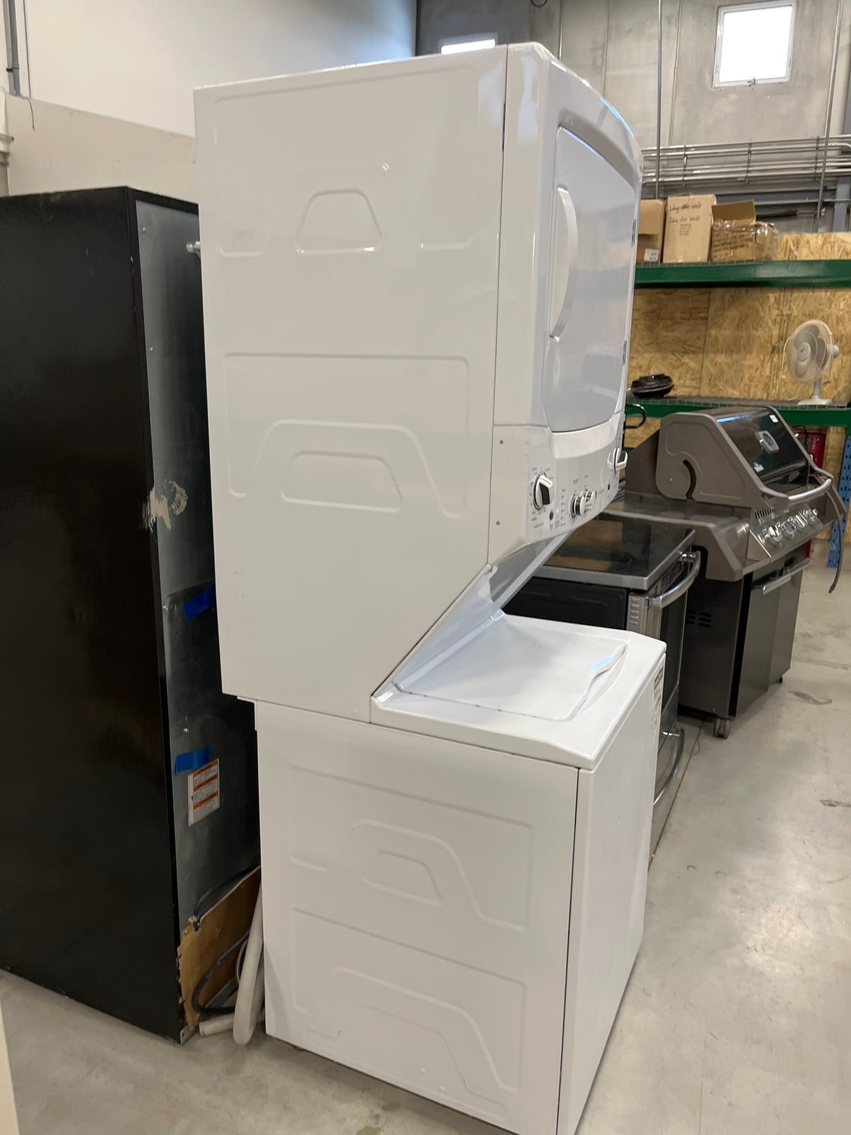 27" Stacked Electric Washer & Dryer in White