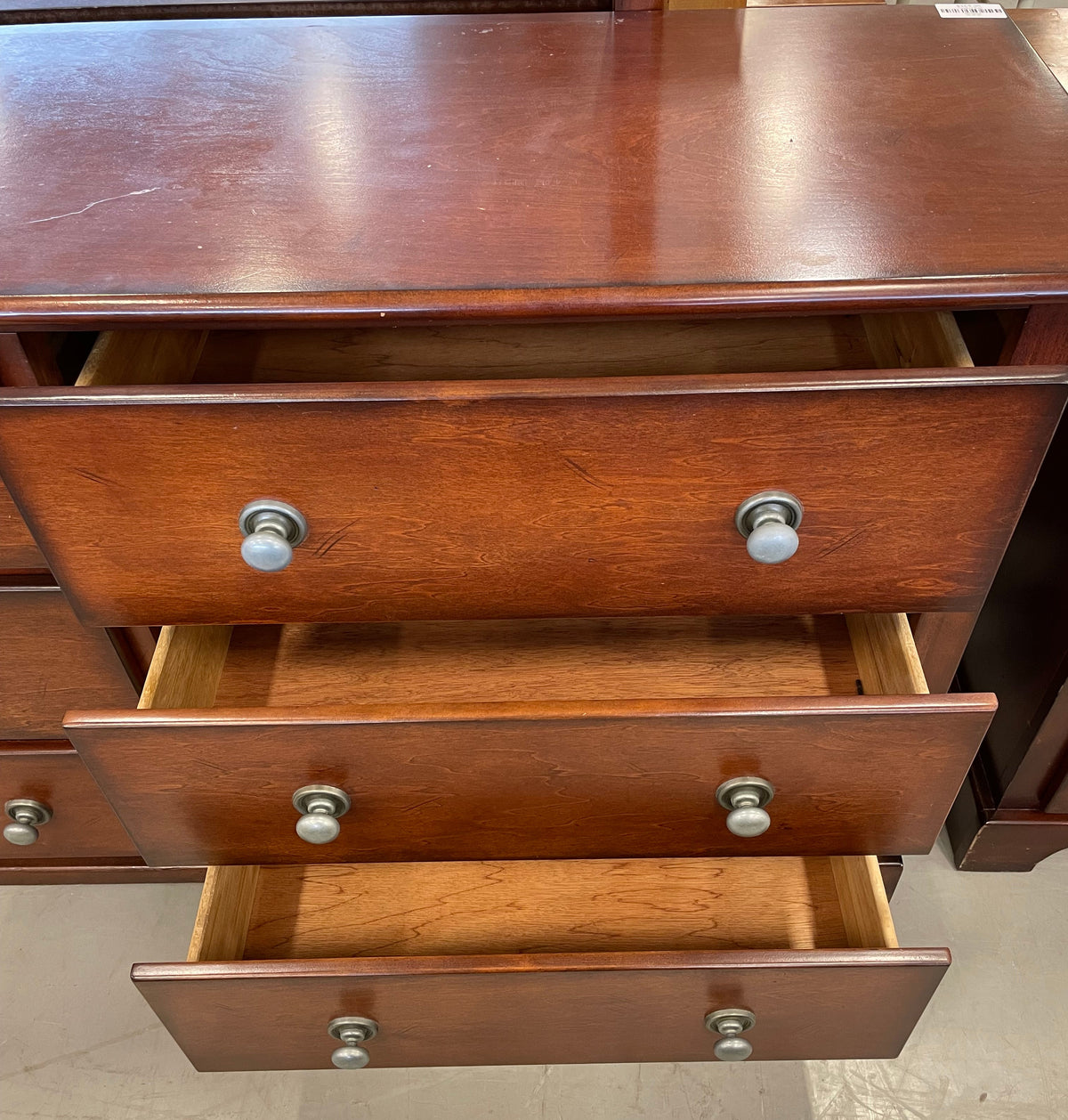 6-drawer Dresser with Attached Mirror (Round Pulls)