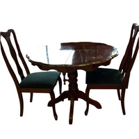 Margareta Round Scalloped Table Set