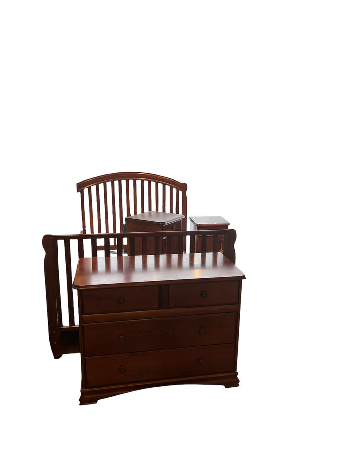 Mahogany Tone Wood Double Bed Set w/ Dresser, 2 Nightstands and Bed Frame