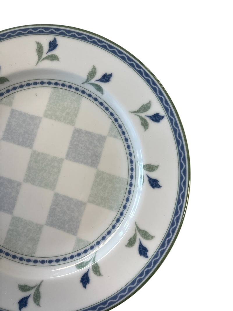 Gaiety by Oneida 58 Piece Dishware Set