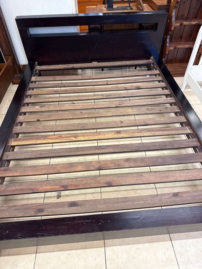 Queen Size Bed With Thick And Sturdy Frames