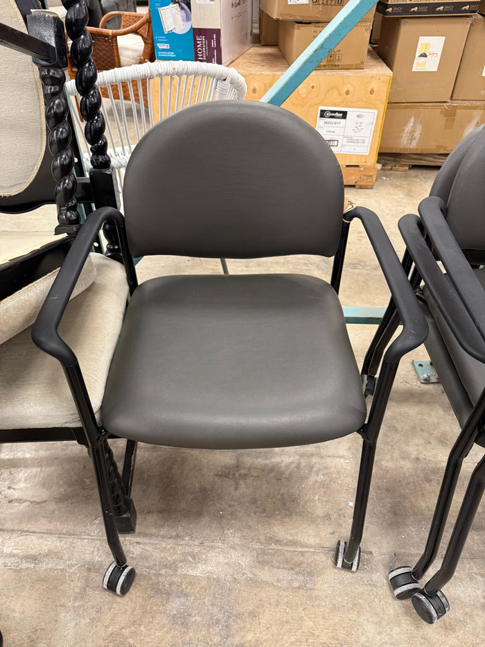 4-Legged Cricket Clay Vinyl Rolling Chair