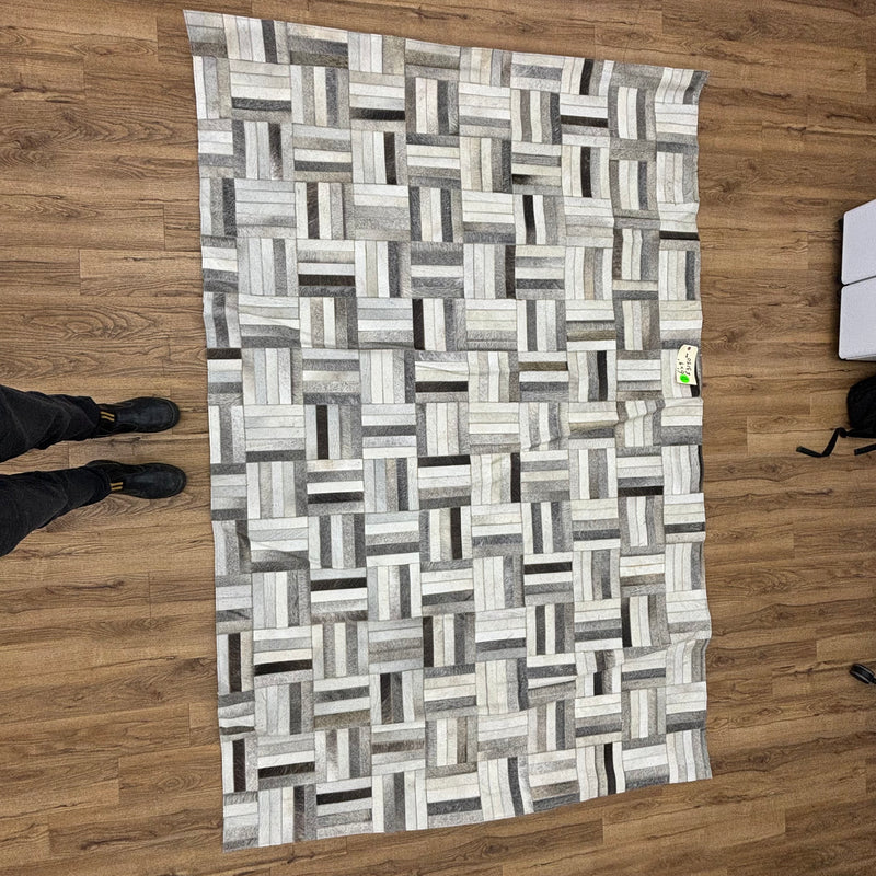 6×9-ft Grey & White Patchwork Rug – Hand-Stitched Cowhide, 250