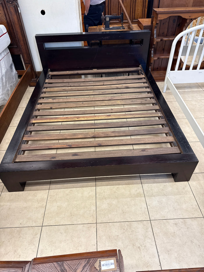 Queen Size Bed With Thick And Sturdy Frames