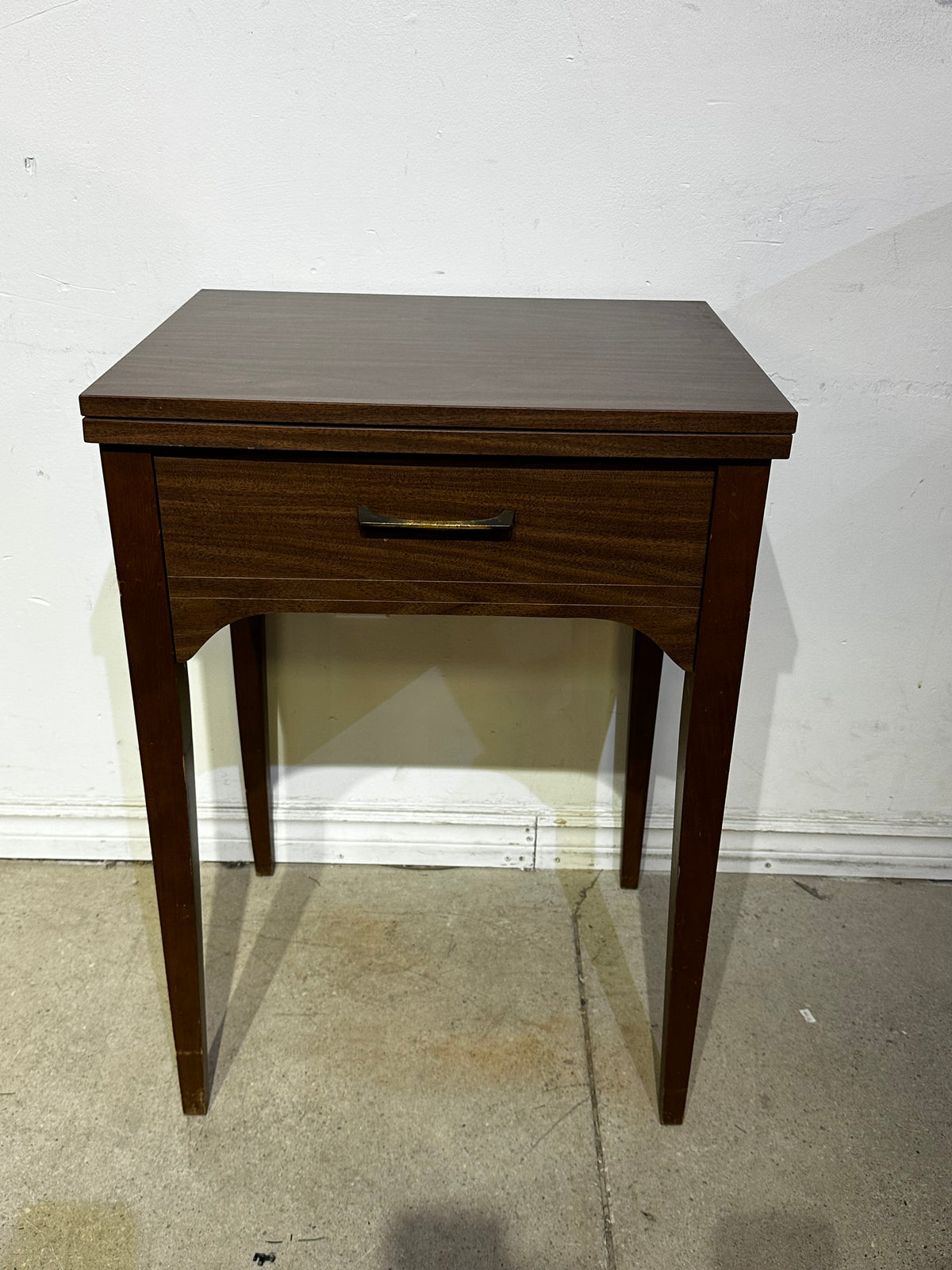 Vintage 1970's Singer Sewing Machine With Stool