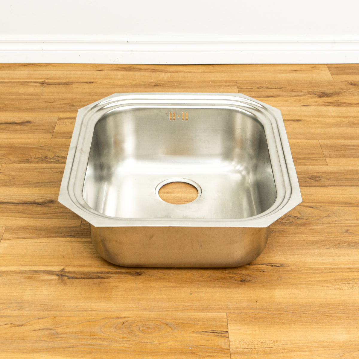 19-inch Undermount Brushed Stainless Steel Sink