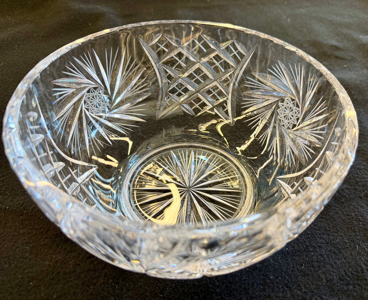 Vintage Radiance: Brilliant Cut Crystal Pinwheel & Diamond Serving Bowl