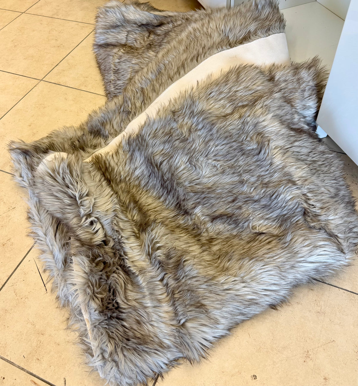 Luxurious Oversized Frosted Grey  Faux Fur Statement Rug ( 7' X 9')