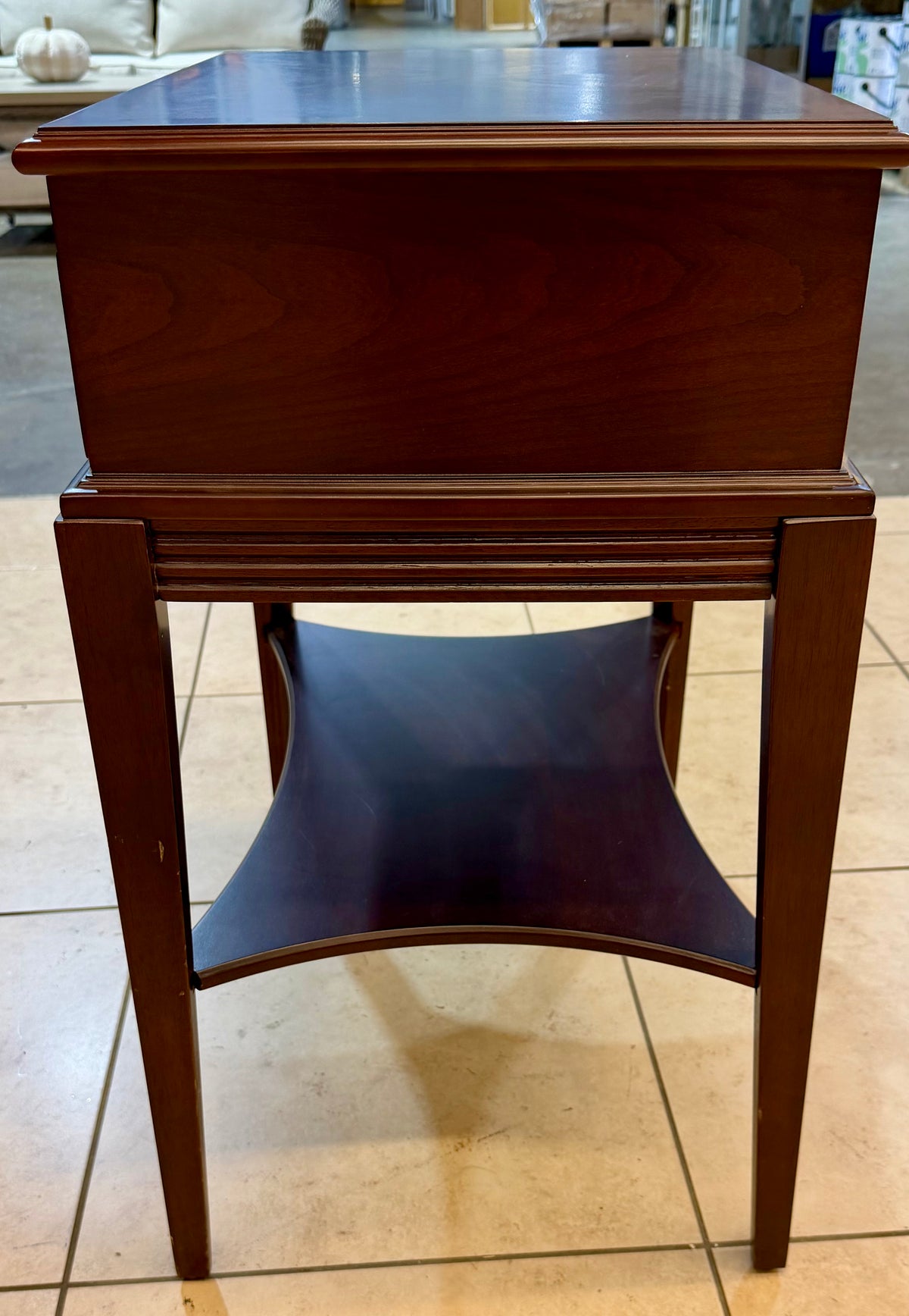 Classic Bombay & Co. Traditional Mahogany Accent End Table with Pull-Out Butler Tray