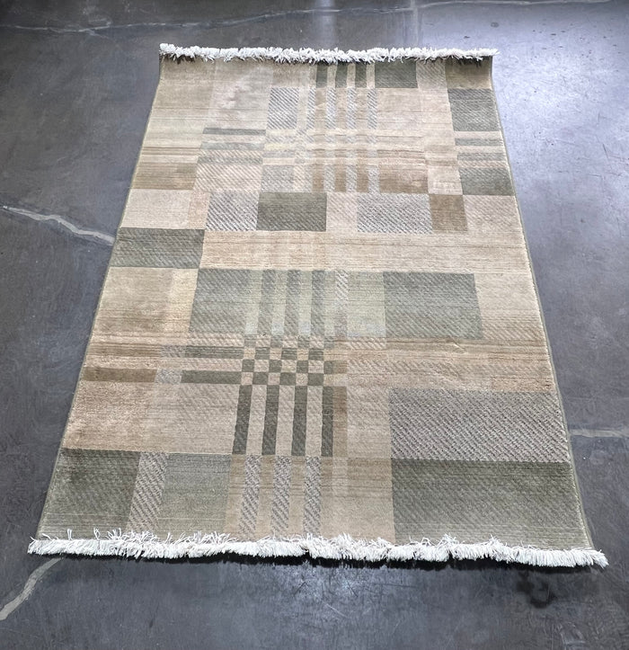 Majestic Rug - 5'x7'