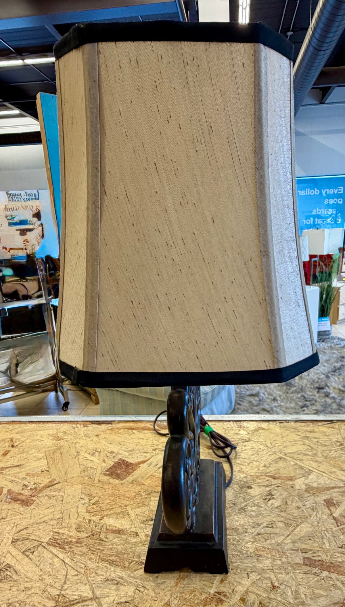 Exquisite Vintage Bombay Company Ornate Scroll Accent Table Lamp