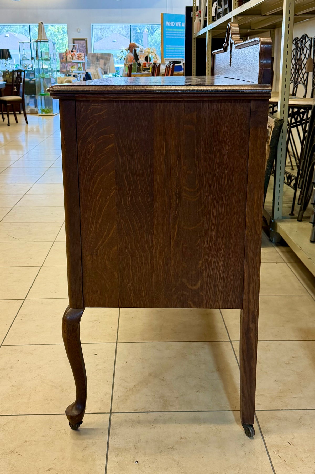 Exquisite Antique Quarter-Sawn Oak Buffet with Carved Shell