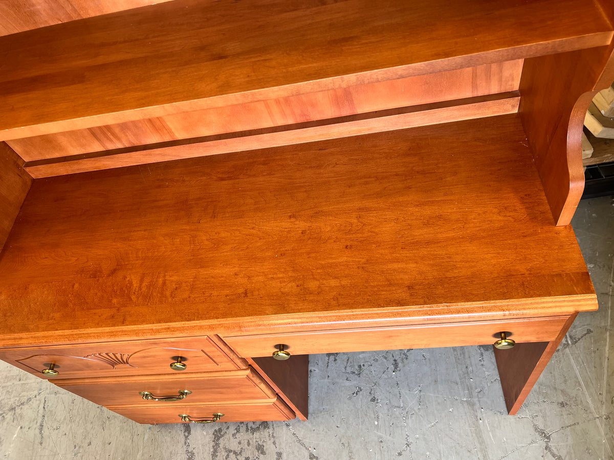 Traditional Wood Desk With Hutch