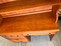 Traditional Wood Desk With Hutch