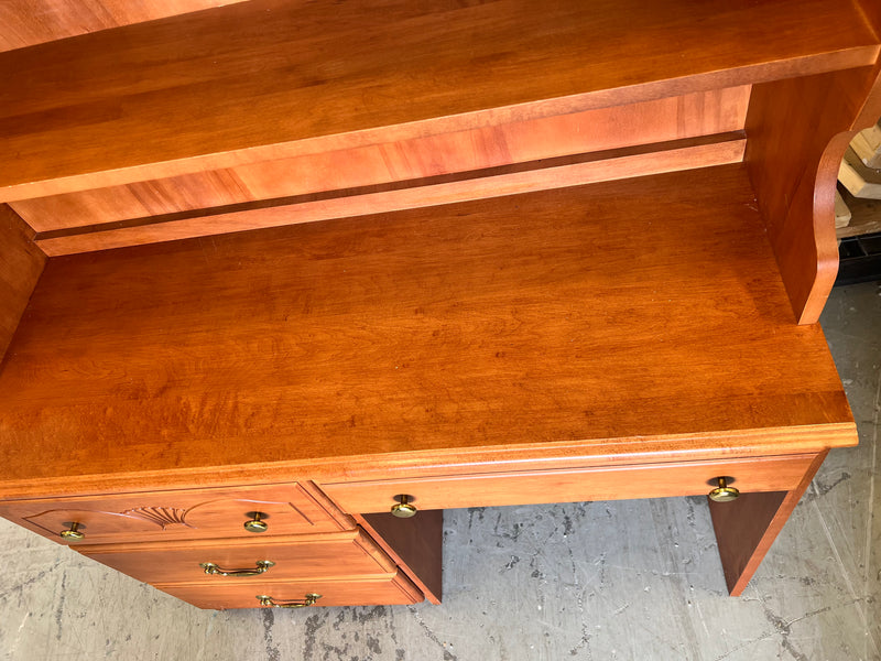 Traditional Wood Desk With Hutch