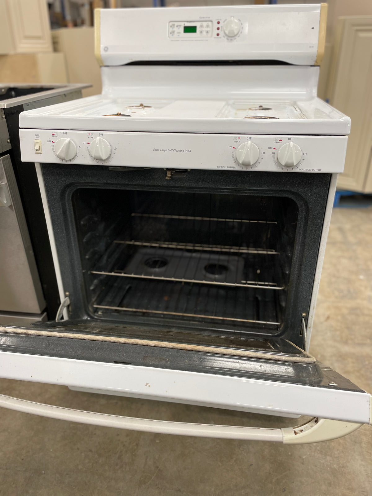 GE Spectra White Gas Stove