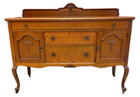 Exquisite Antique Quarter-Sawn Oak Buffet with Carved Shell
