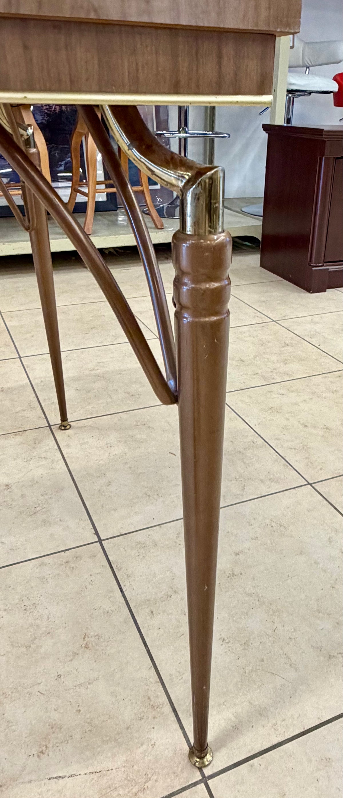 Mid-Century Modern Extendable Dining Table
