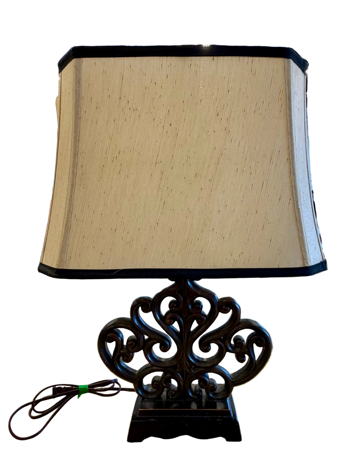 Exquisite Vintage Bombay Company Ornate Scroll Accent Table Lamp