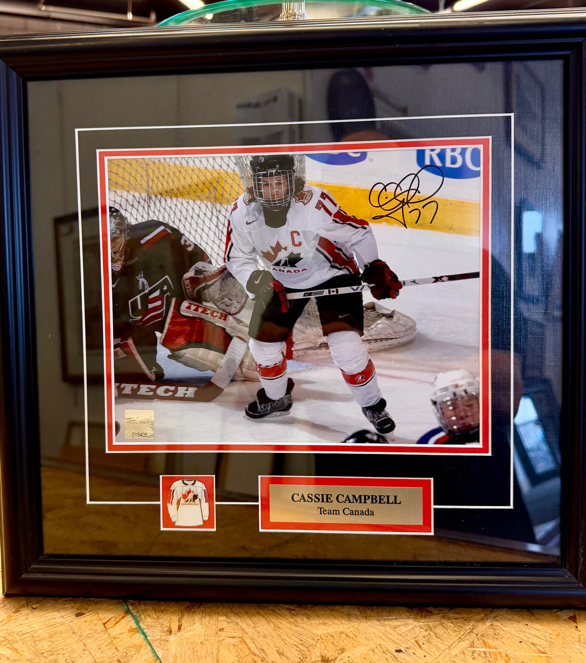 Cassie Campbell Signed 8x10 Framed Photo - Team Canada - Frameworth COA