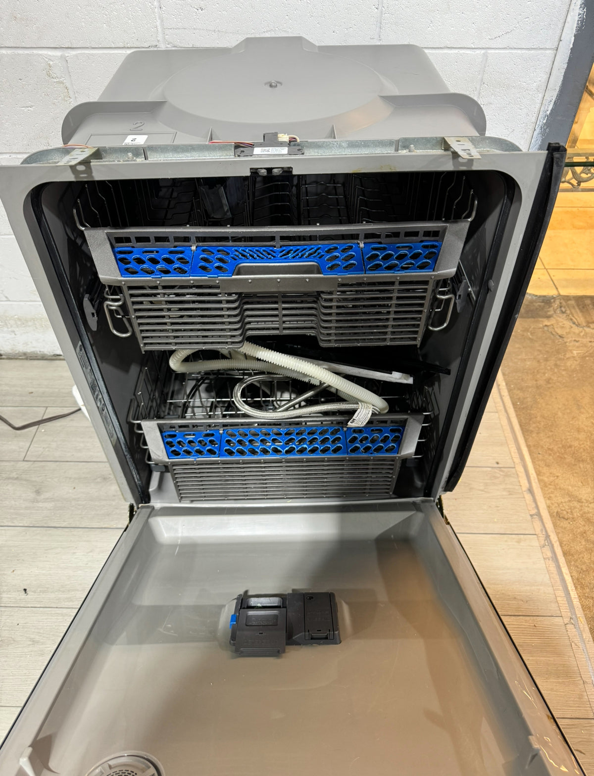 24"W GE Dishwasher