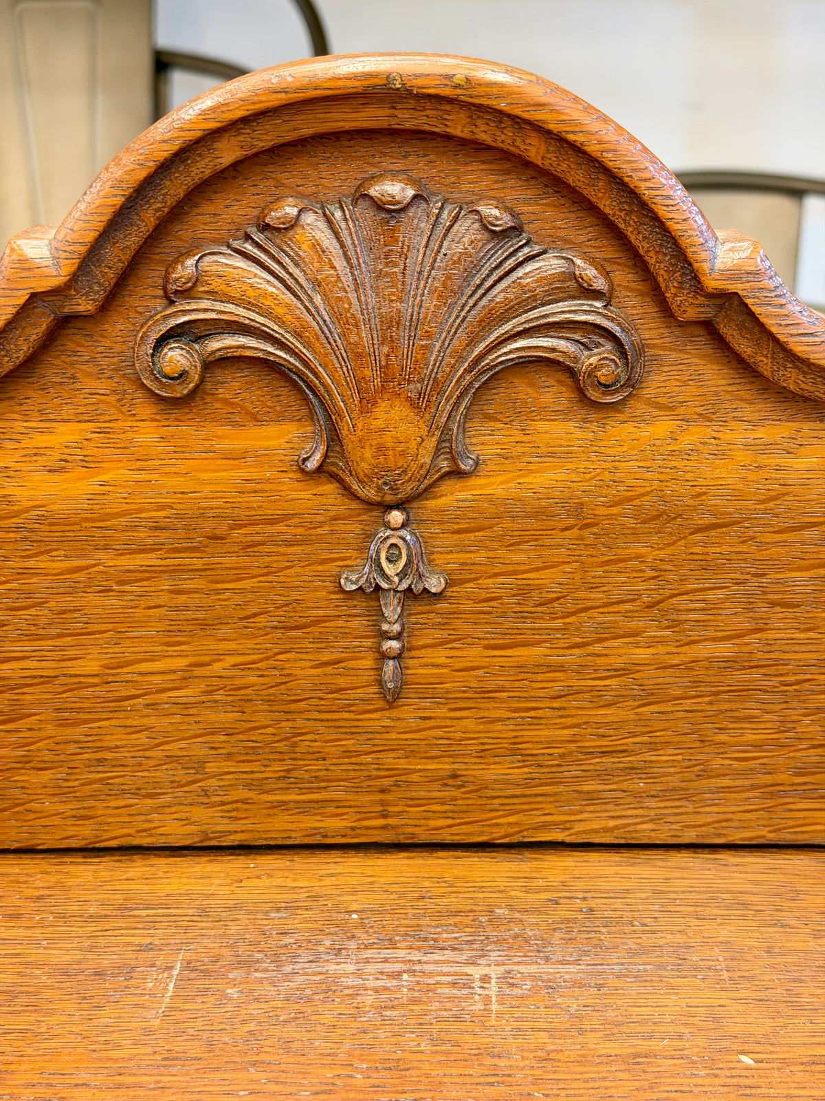 Exquisite Antique Quarter-Sawn Oak Buffet with Carved Shell