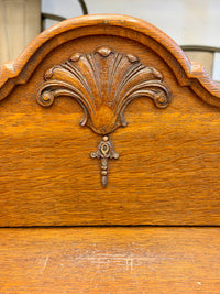 Exquisite Antique Quarter-Sawn Oak Buffet with Carved Shell