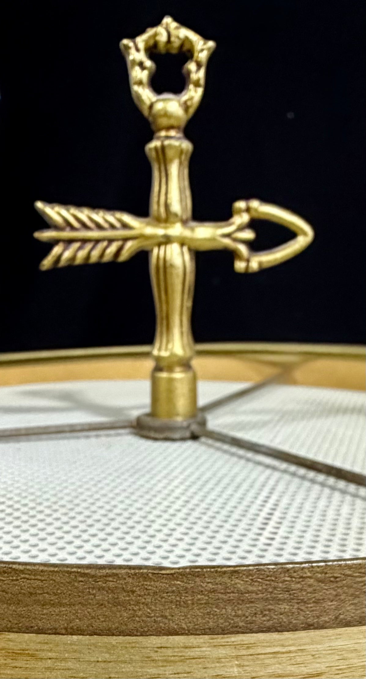 Vintage Neoclassical Hollywood Regency Style White and Antique Gold Accent Table Lamp