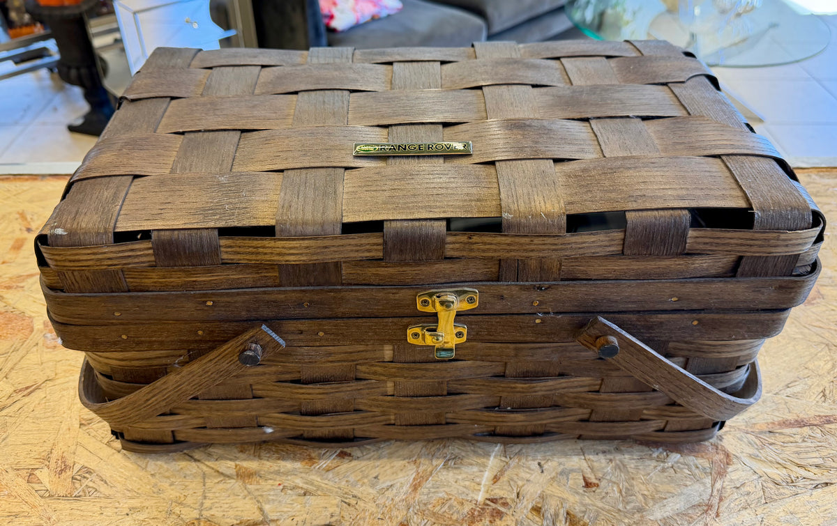 Vintage Land Rover Heritage Woven Picnic Hamper Set with Enamel Emblem and Gear