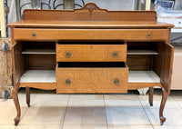 Exquisite Antique Quarter-Sawn Oak Buffet with Carved Shell