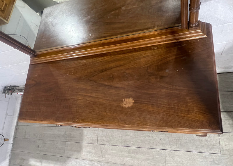 Vintage Bedroom Dresser With Mirror