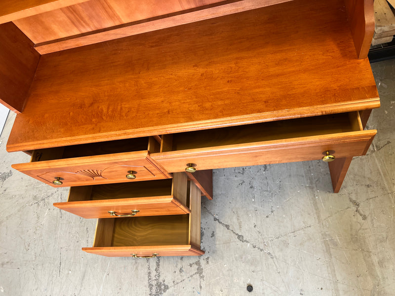 Traditional Wood Desk With Hutch